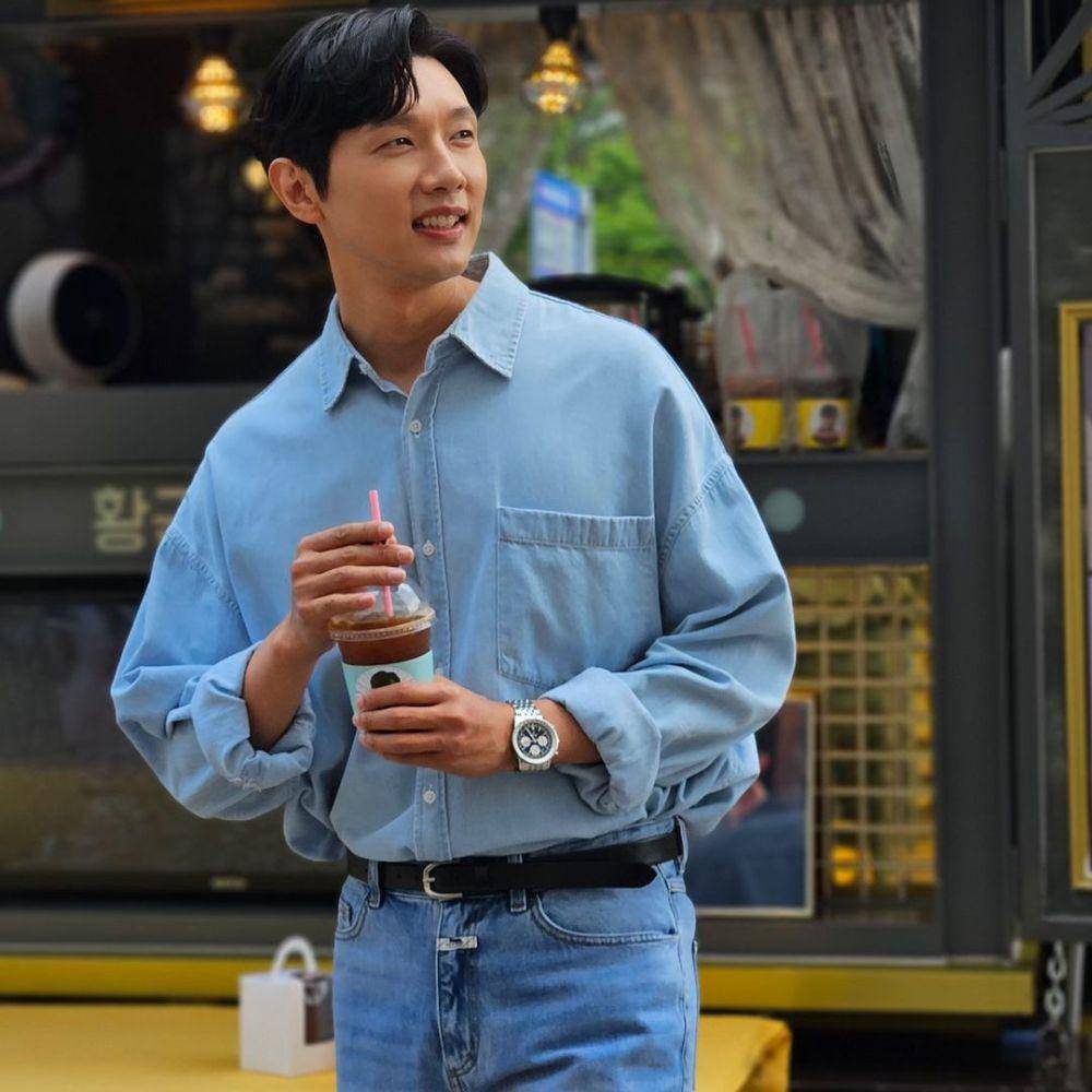 Ji Hyun Woo (instagram.com/official_jihyunwoo)