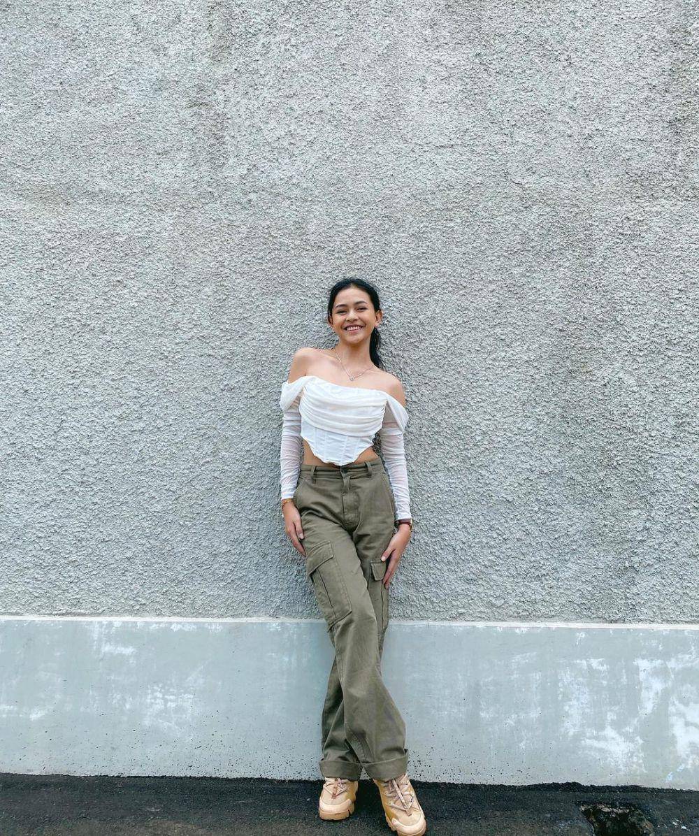outfit Dinda Mahira (instagram.com/dindaaaaa.17)