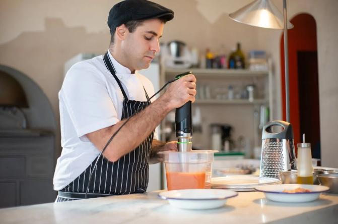 3 Cara Menghilangkan Noda Kunyit di Blender, Mudah dan Efektif!