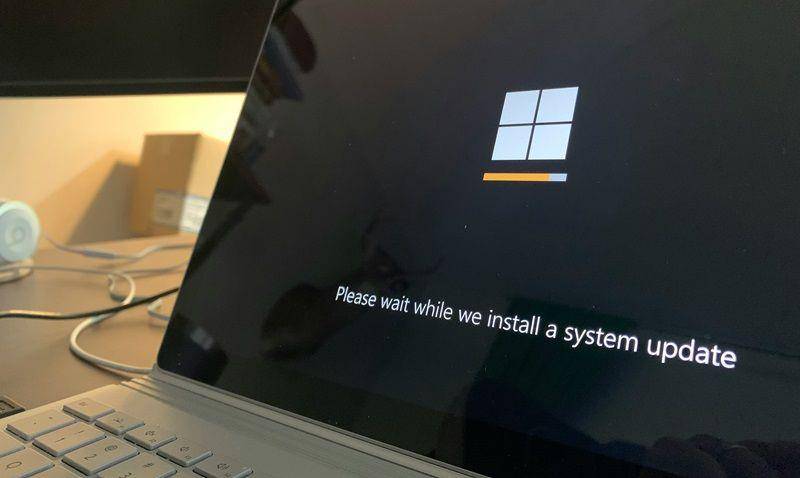 ilustrasi pembaruan sistem pada Windows (unsplash.com/Clint Patterson)