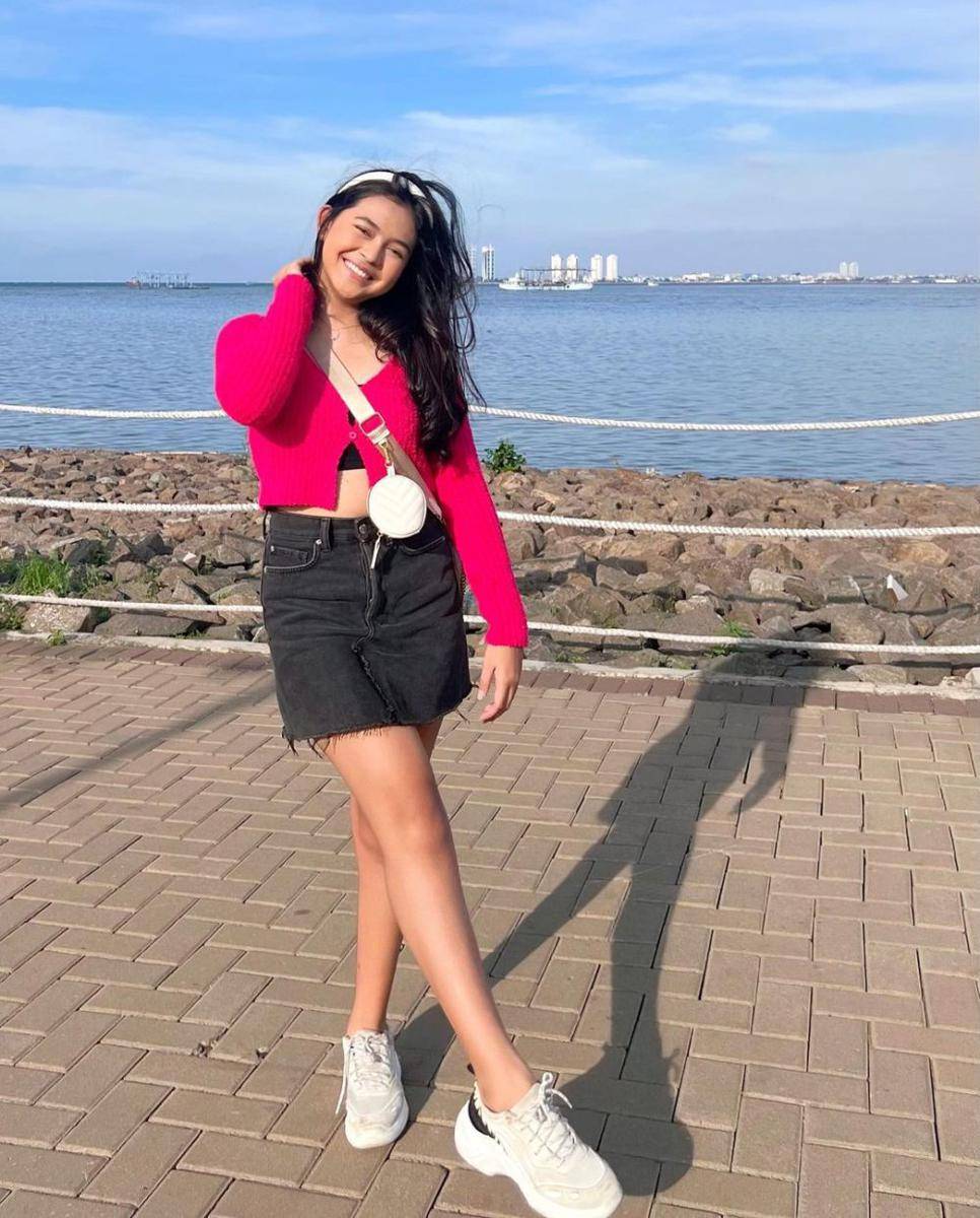 outfit Dinda Mahira (instagram.com/dindaaaaa.17)
