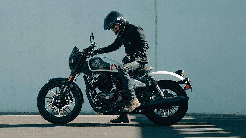 Royal Enfield Himalayan di GIIAS 2024 (royalenfield.com)