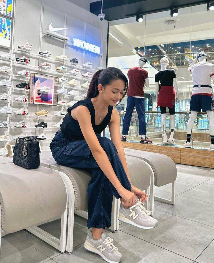 outfit Dinda Mahira (instagram.com/dindaaaaa.17)