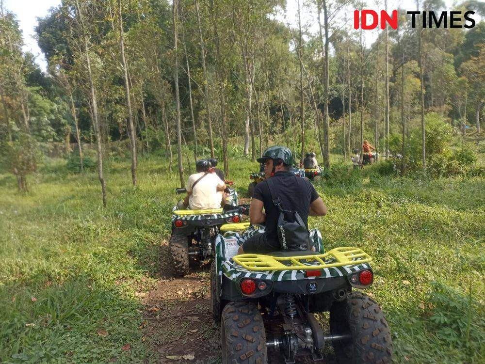 Kegiatan off-road adventure di Taman Safari Prigen, Pasuruan Jawa Timur. (IDN Times/Amir Faisol)