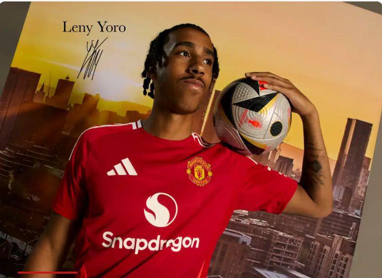 Profil Leny Yoro, Tembok Baru Manchester United