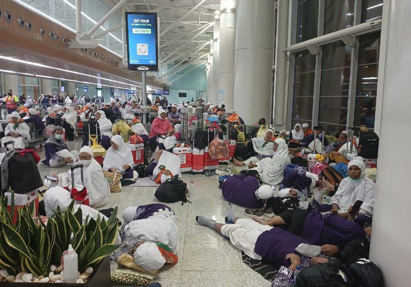 Penerbangan Kloter 22 Jemaah Haji Asal Sumut Delay 15 Jam