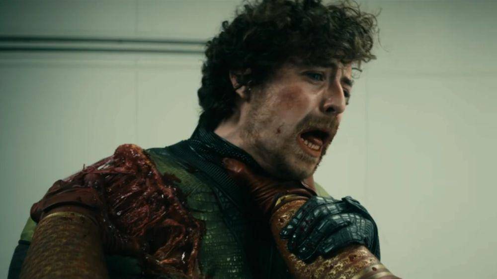 Homelander membunuh Webweaver. (dok. Sony Pictures Television/The Boys)