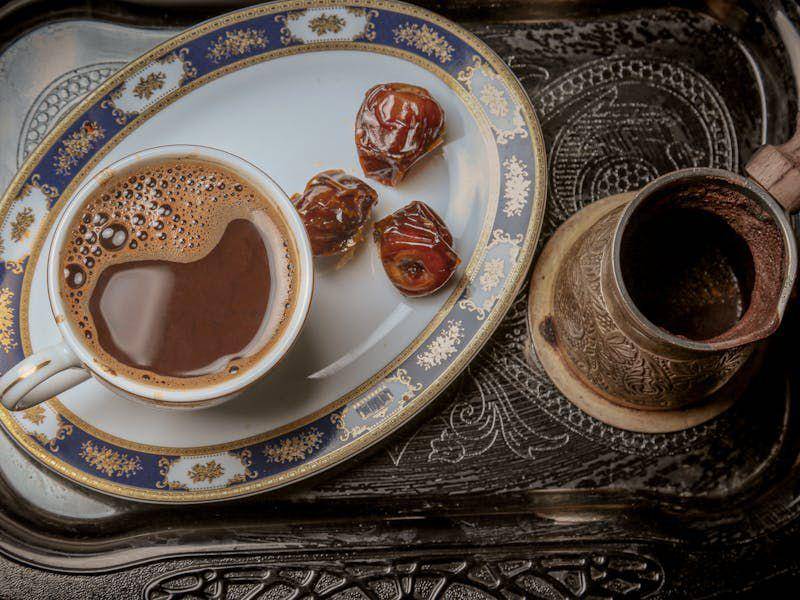 Ilustrasi kopi biji kurma (pexels.com/Ahmed Aqtai)