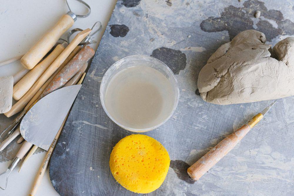 5 Inspirasi Kerajinan Tangan dari Clay, Bisa Jadi Ide Usaha!