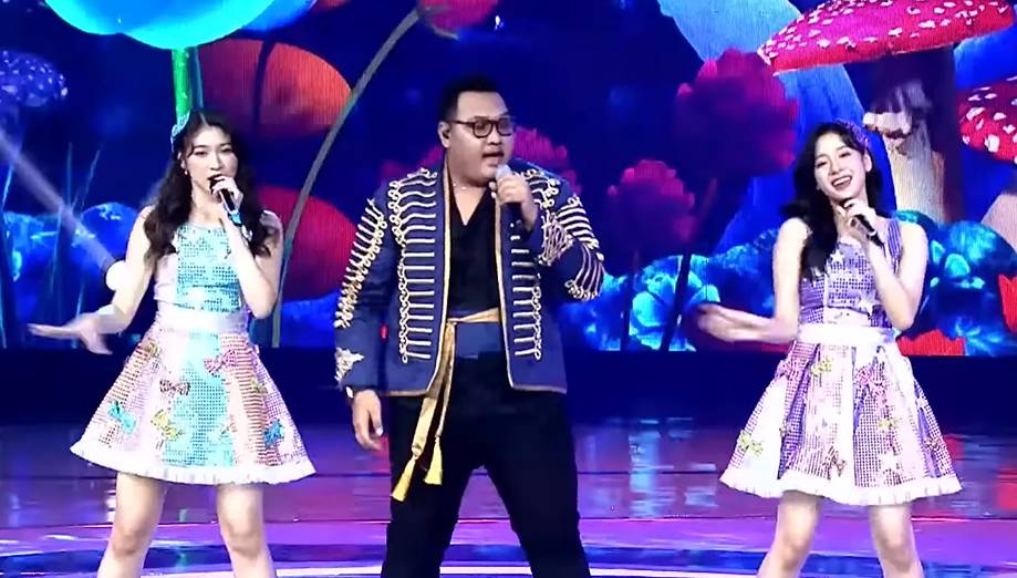 JKT48 dan Ndarboy Genk (dok. Blibli)
