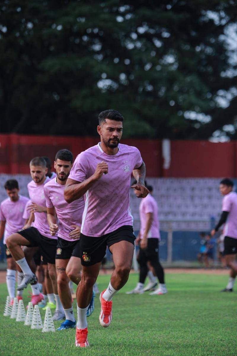 Bek asing Persik Kediri, Brendon Lucas saat berlatih. IDN Times/ istimewa