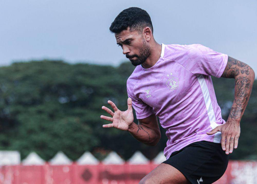 Bek asing Persik Kediri, Brendon Lucas saat berlatih. IDN Times/ istimewa