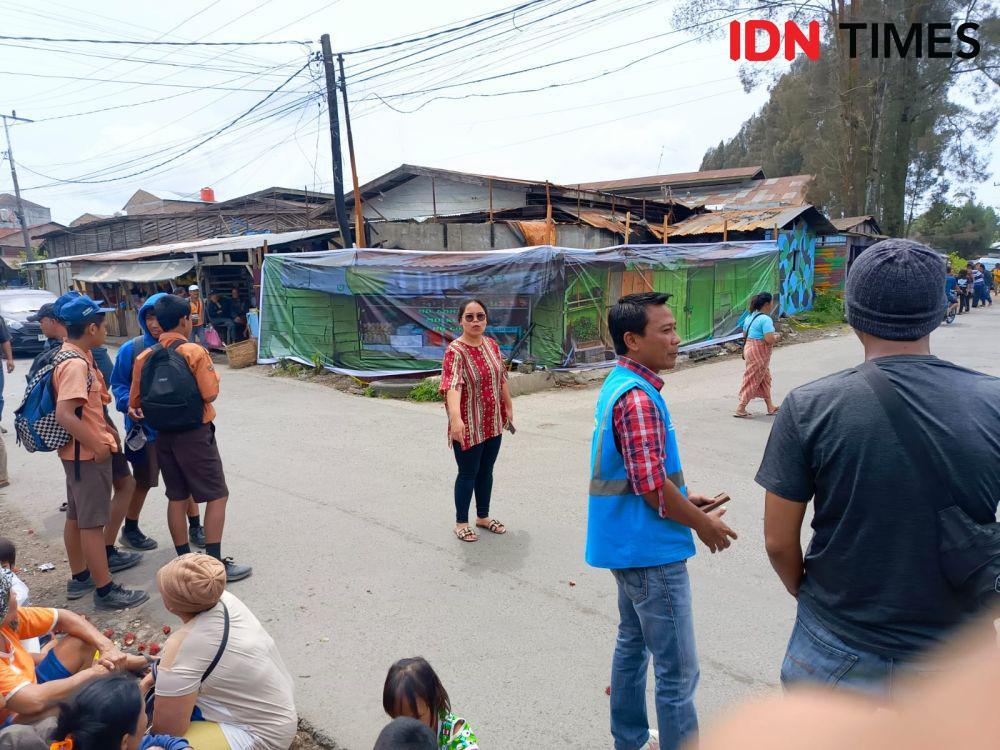 Jelang Rekonstruksi, Warga Padati Rumah Wartawan Karo yang Dibakar
