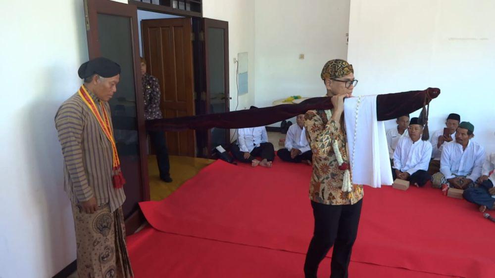 Melihat Ritual Jamasan Tombak Kyai Upas, Pusaka Tulungagung