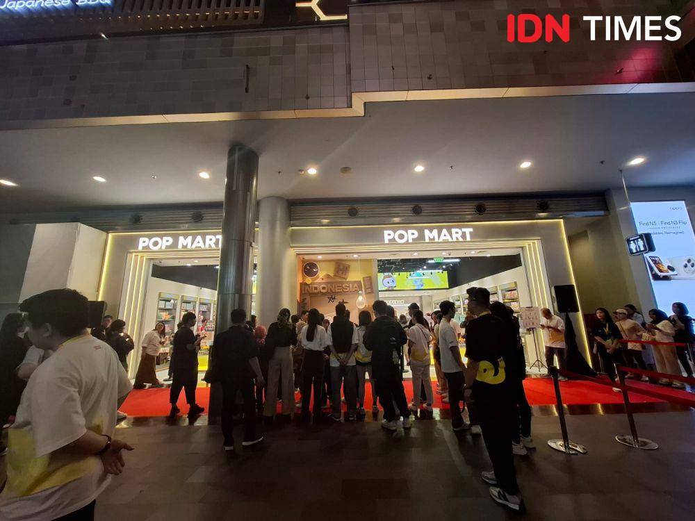 Potret Gerai Pertama Pop Mart di Indonesia pada Jumat (19/7/2024). IDN Times/Adyaning Raras
