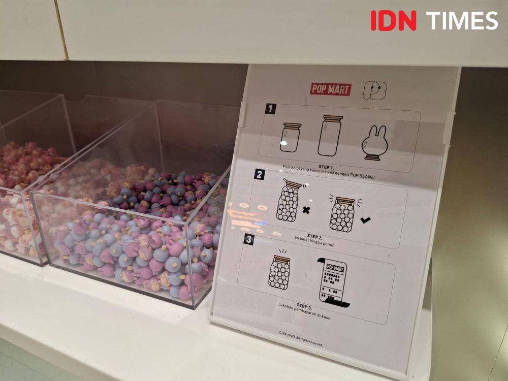 Potret Gerai Pertama Pop Mart di Indonesia pada Jumat (19/7/2024). IDN Times/Adyaning Raras