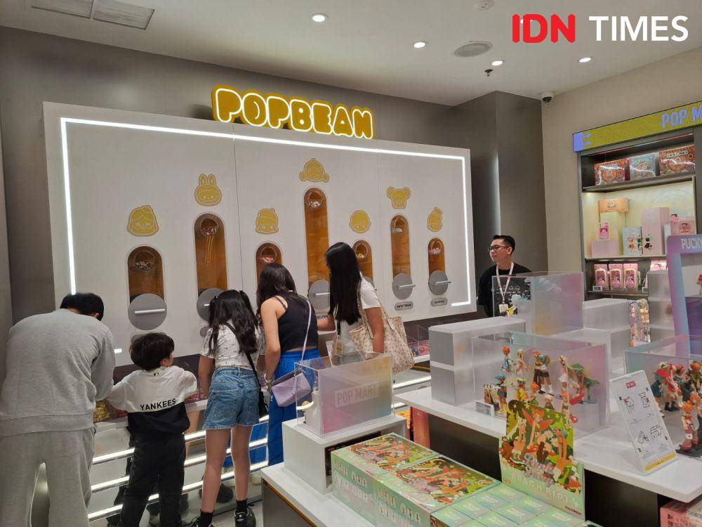 Potret Gerai Pertama Pop Mart di Indonesia pada Jumat (19/7/2024). IDN Times/Adyaning Raras