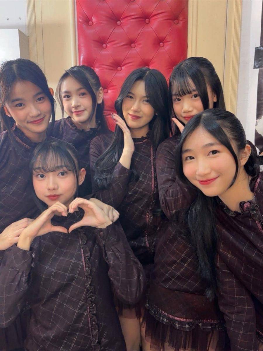 Indira dan Trainee JKT48 (x.com/sp_indirajkt48)