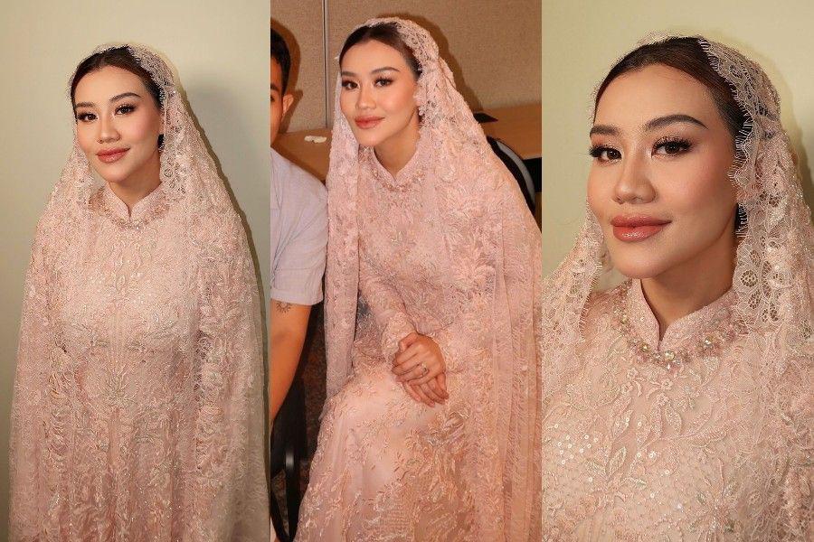 7 Busana dan Makeup Pengajian Aaliyah Massaid, Bernuansa Pastel