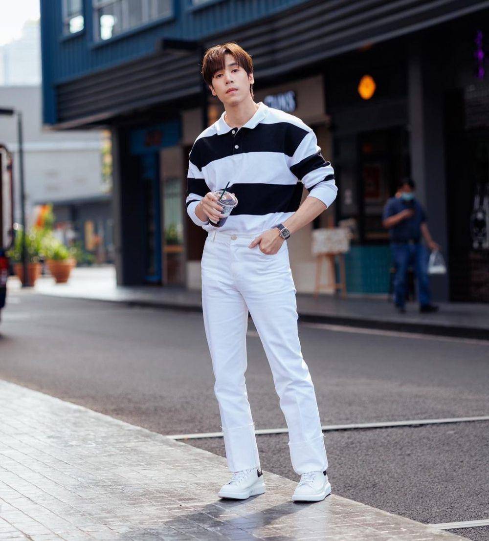 potret outfit kuliah pakai polo shirt ala Jes Jespipat (instagram.com/jesjpp)