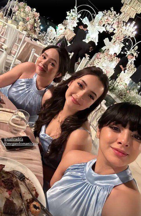 bridesmaid Salshabilla Adriani (instagram.com/megandomani1410)