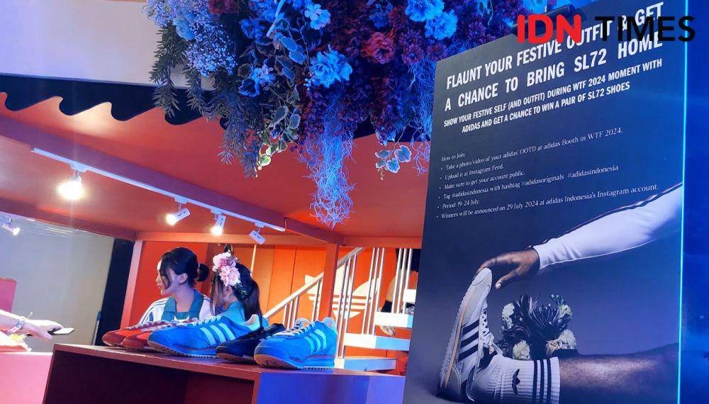 Koleksi terbaru SL72 dari adidas yang peluncurannya dirayakan di We The Fest 2024.(IDN Times/Umi Kalsum)