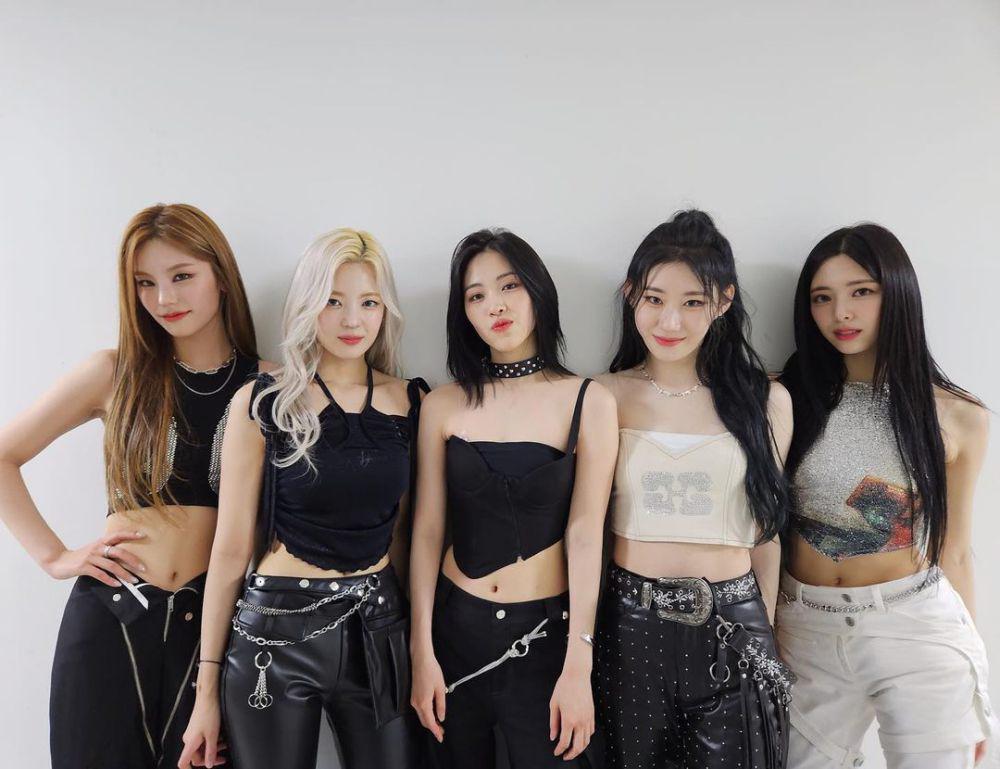 15 Lagu KPop tentang Cegil yang Jatuh Cinta, Bucin Abis!
