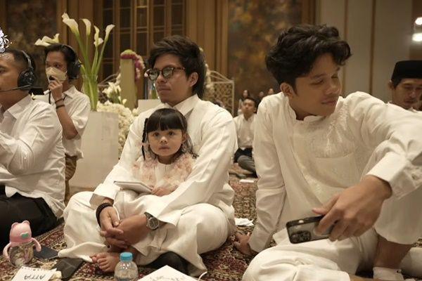 7 Potret Keluarga Halilintar di Pengajian Thariq-Aaliyah Jelang Nikah