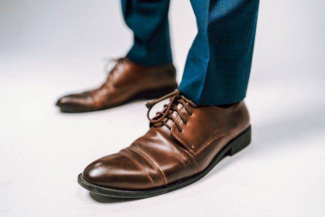 ilustrasi sepatu pria (unsplash.com/Hermes Rivera)