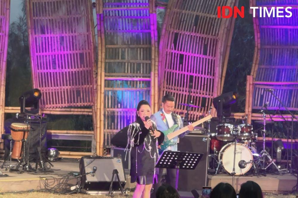Vina Panduwinata Bawakan Seperti Mati Lampu di Jazz Gunung Bromo, Unik