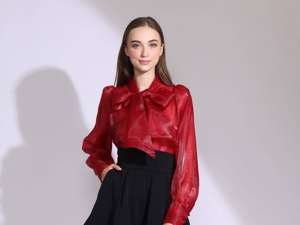 ilustrasi blouse dengan aksen pita (shopee.com/Lunamoon.label)