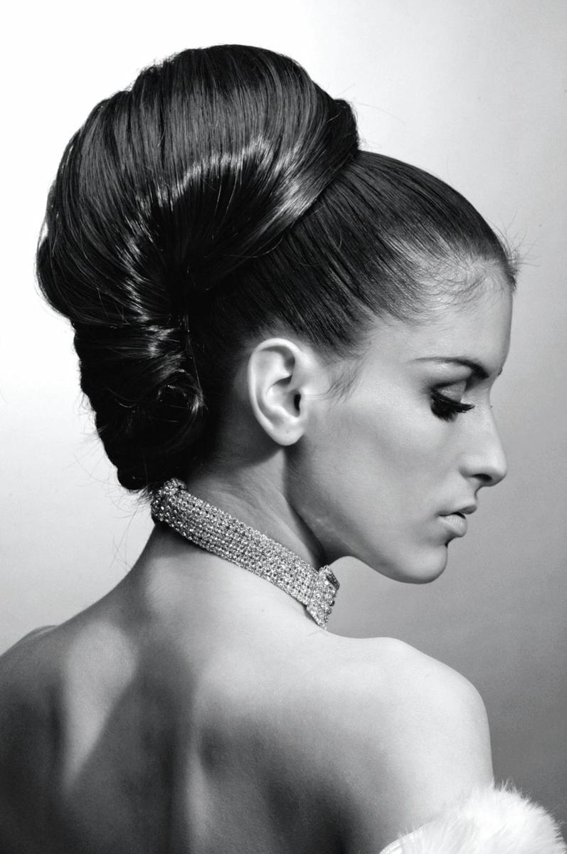 7 Gaya Rambut French Twist Selebriti Hollywood yang Kembali Populer