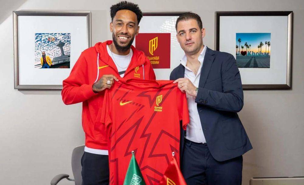 Pierre-Emerick Aubameyang (kiri) (spl.com.sa)