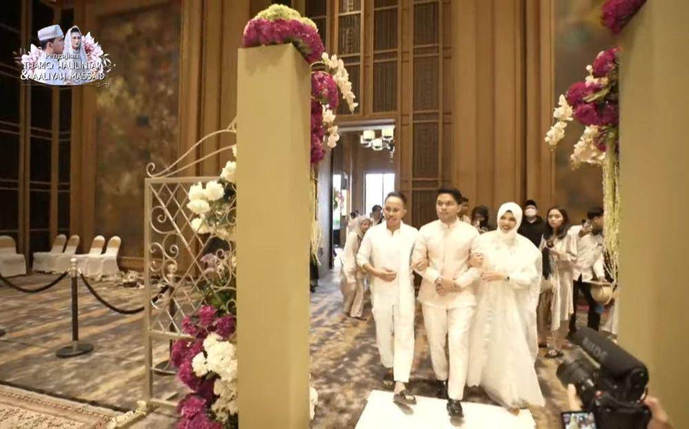 Busana keluarga pengajian Aaliyah Massaid (youtube.com/thariq halilintar)