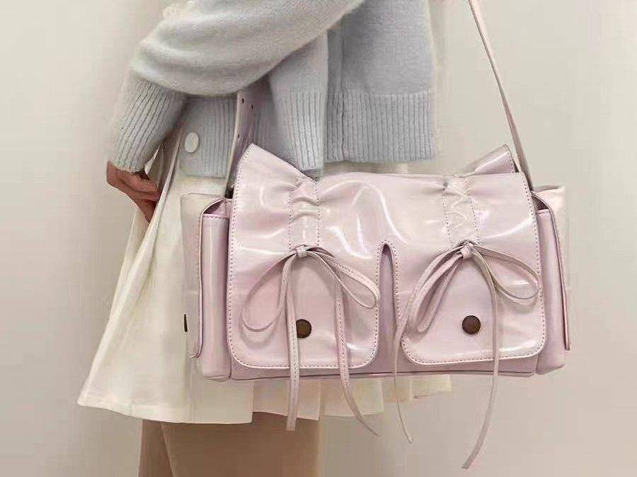 ilustrasi sling bag dengan aksen pita (shopee.com/Jelita Chic)