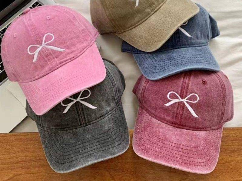 ilustrasi topi dengan aksen pita (shopee.com/Nextstop Grosir)