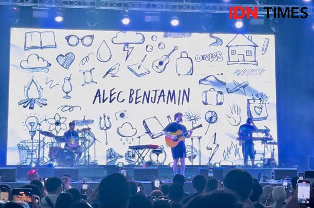 Alec Benjamin Jawab Rasa Penasaran Penggemar di We The Fest 2024