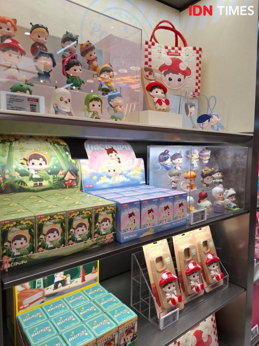 Potret Gerai Pertama Pop Mart di Indonesia pada Jumat (19/7/2024). IDN Times/Adyaning Raras