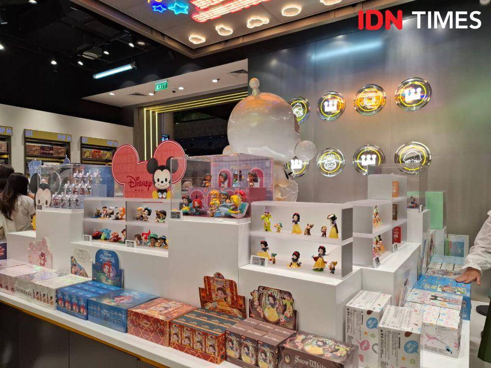 Potret Gerai Pertama Pop Mart di Indonesia pada Jumat (19/7/2024). IDN Times/Adyaning Raras