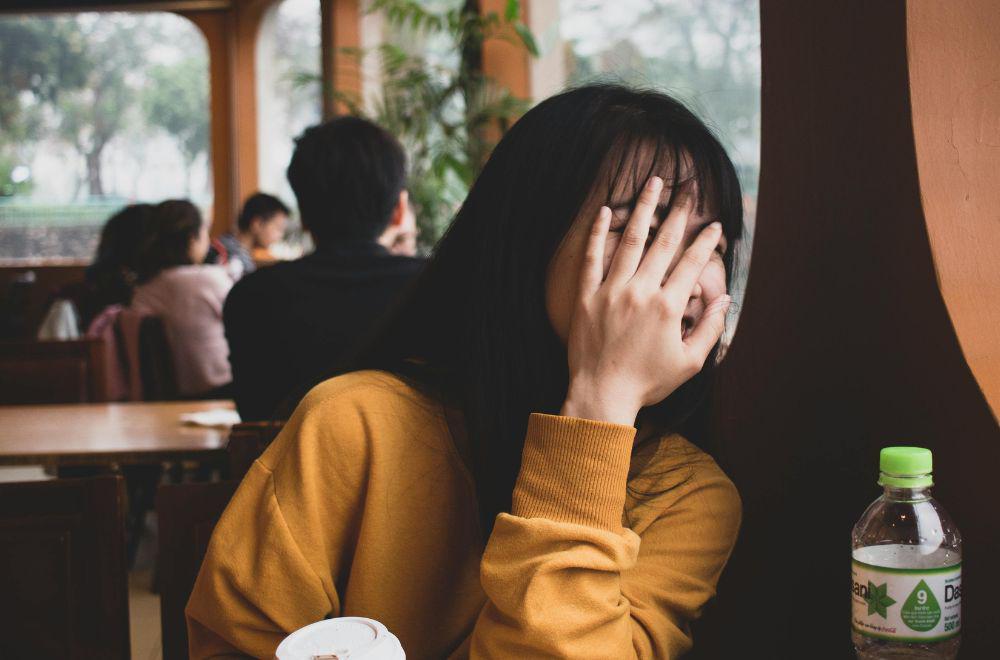 5 Alasan Mengapa Sifat Terlalu Pemalu Akan Membatasi Potensi Dirimu