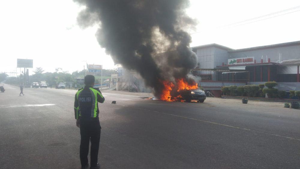 Mobil Tangki Modifikasi Terbakar saat Antre BBM di SPBU Muratara