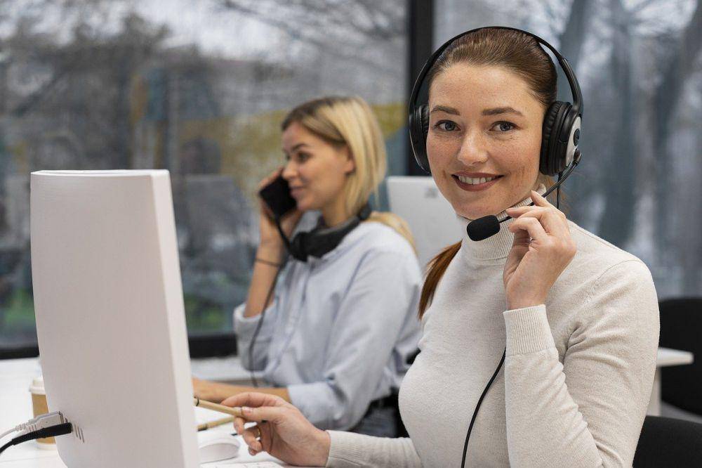 ilustrasi operator layanan (pixabay.com/Telesolutioncallcentr)