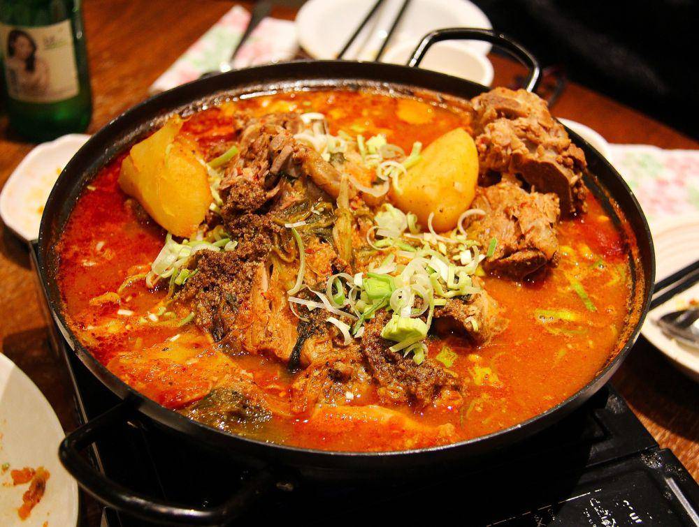ayam masak kemangi kuah pedas (pixabay.com/sharonang)