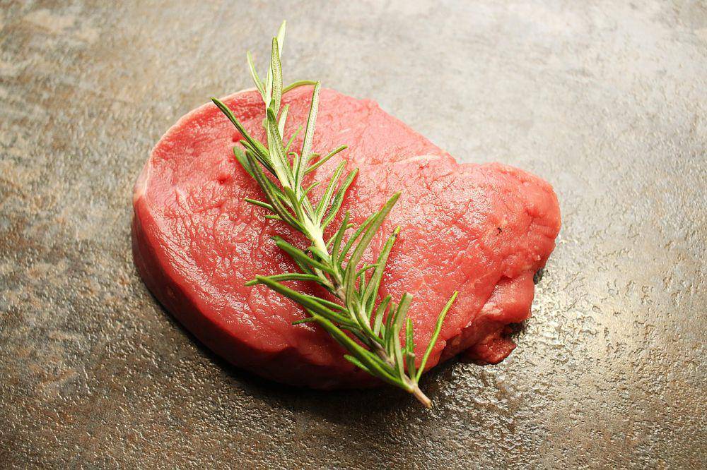 rosemary sebagai bumbu marinasi daging sapi (pixabay.com/ReinhardThrainer)