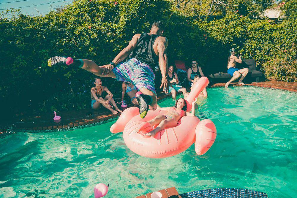 Ilustrasi berteriak saat berenang (unsplash.com/jakobowens1)