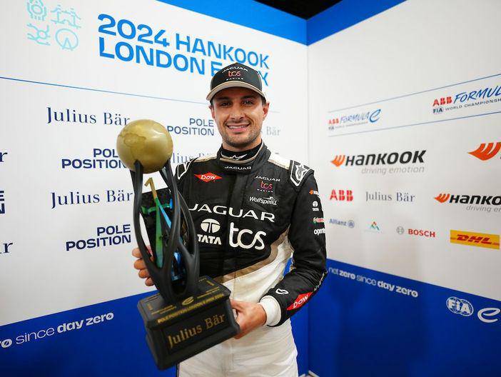 Mitch Evans meraih pole position di sesi kualifikasi untuk balapan ke-1 E-Prix London 2024. (fiaformulae.com)