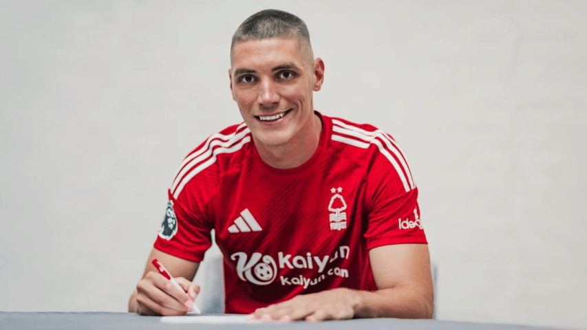 5 Pemain Non-Kiper dengan Postur Tubuh Tertinggi dalam Sejarah EPL