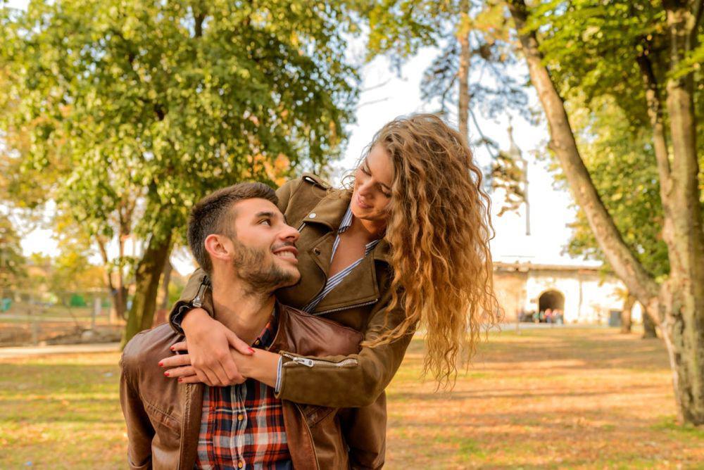 [QUIZ] Ini Cara Terbaikmu Menunjukkan Kasih Sayang dari MBTI Ekstrover