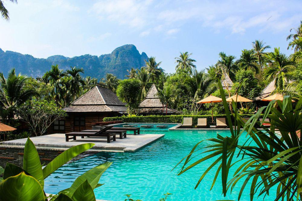 7 Etika dan Aturan Berenang di Hotel, Jangan Asal Nyemplung!