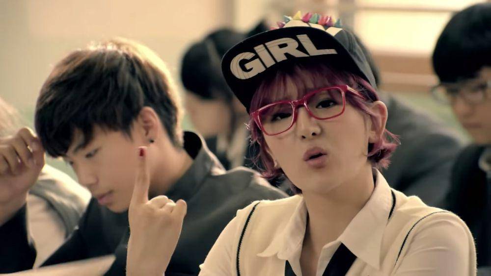 cuplikan MV "School Bell" (youtube.com/Stone Music Entertainment)